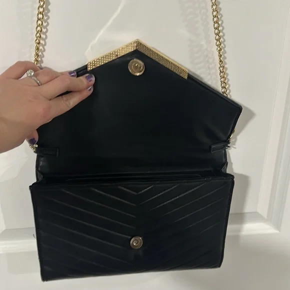 ⭐️SOLD⭐️
Steve Madden Black and Gold Crossbody - Picture 10 of 14